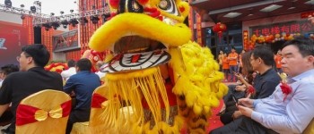 醒獅獻(xiàn)瑞